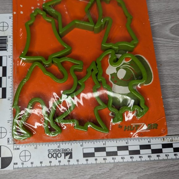Vintage Hutzler Green Plastic Cookie Cutters NWT - Picture 8 of 8